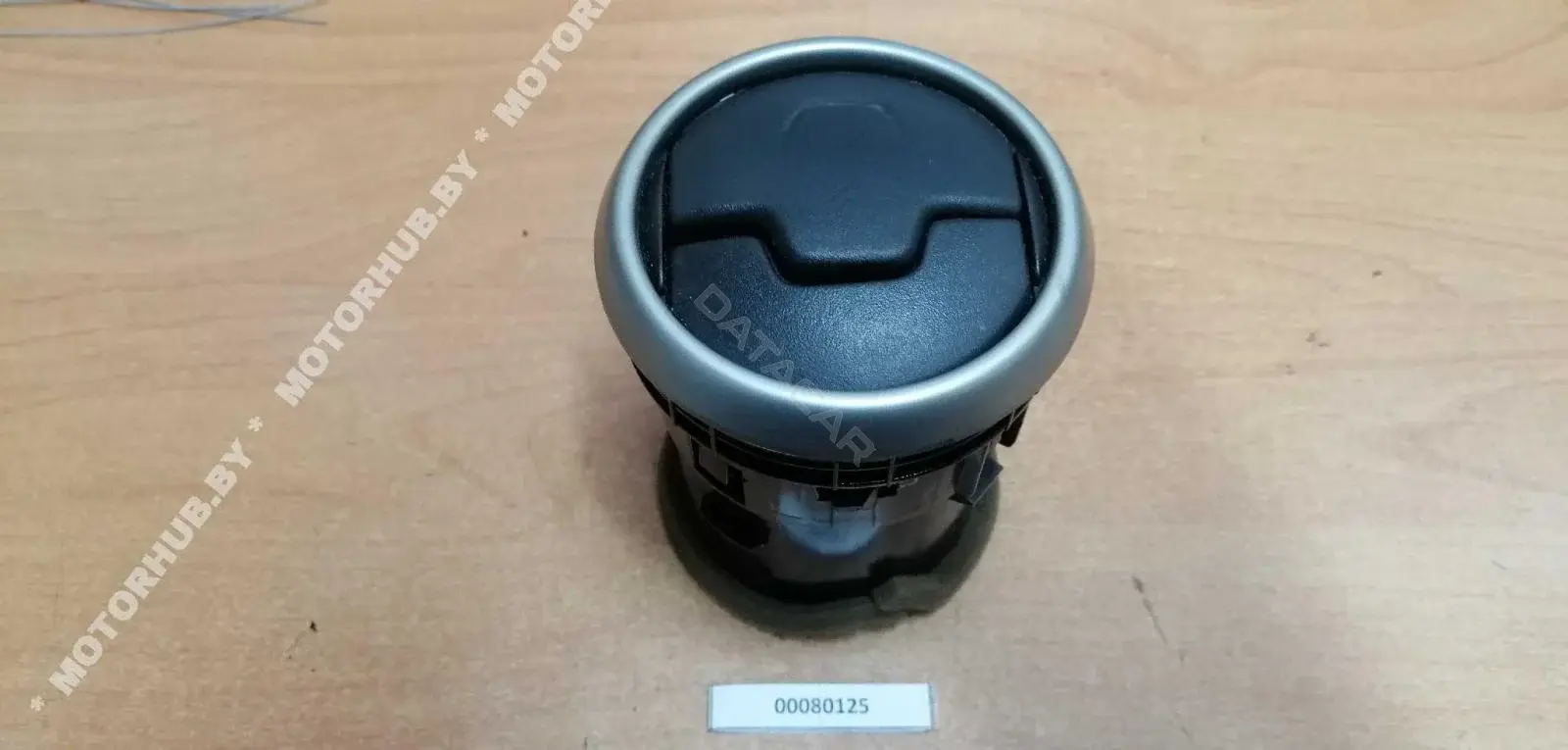 Дефлектор обдува салона 68760JD10A