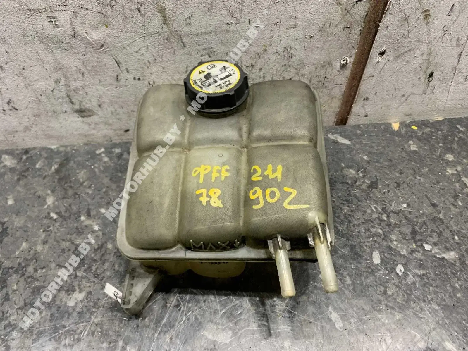 Расширительный бачок 3M5H8K218AC