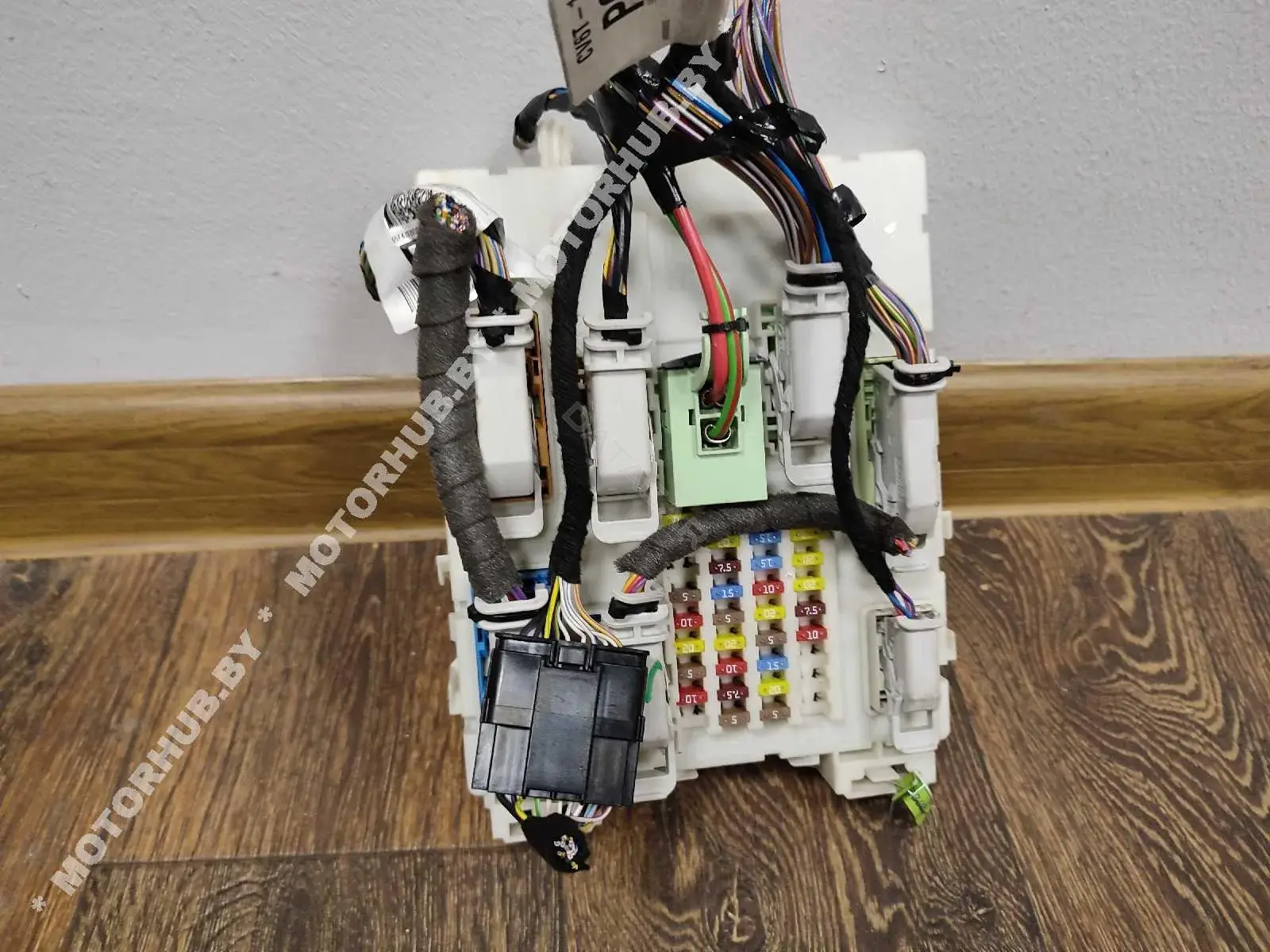 Блок предохранителей DV6T14A073FE