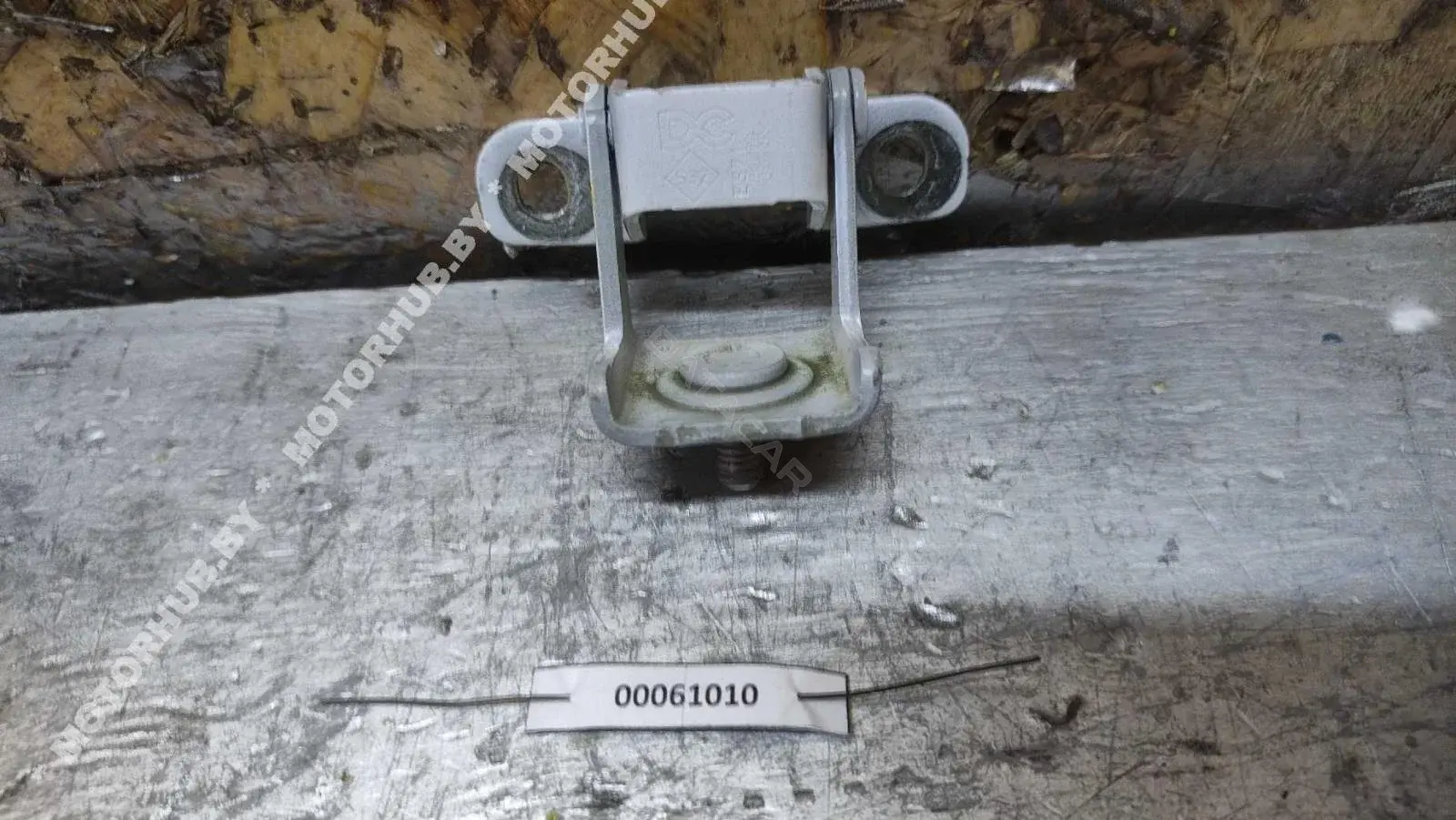 Петля крышки багажника 844005242R