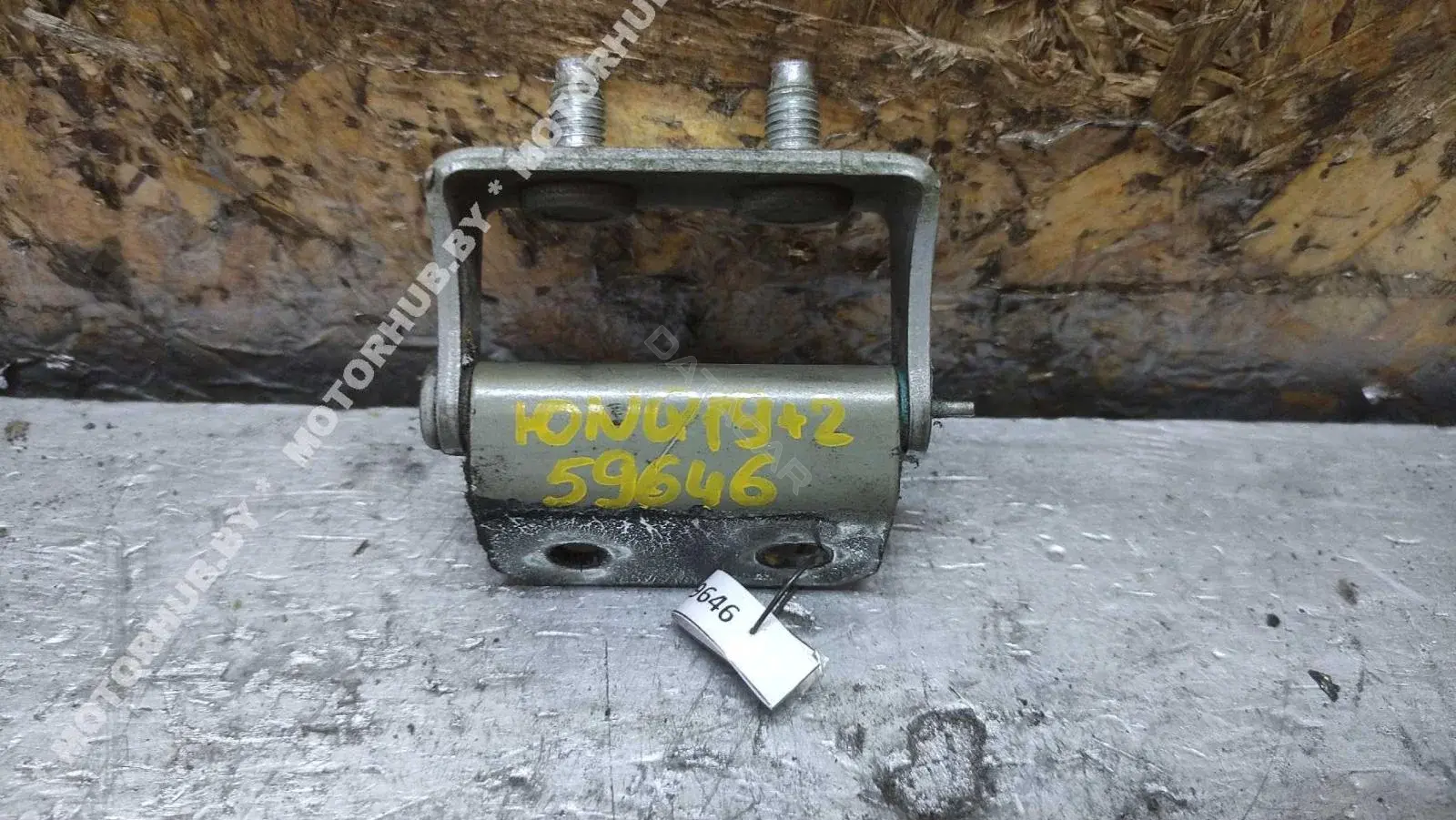 Петля крышки багажника 00059646