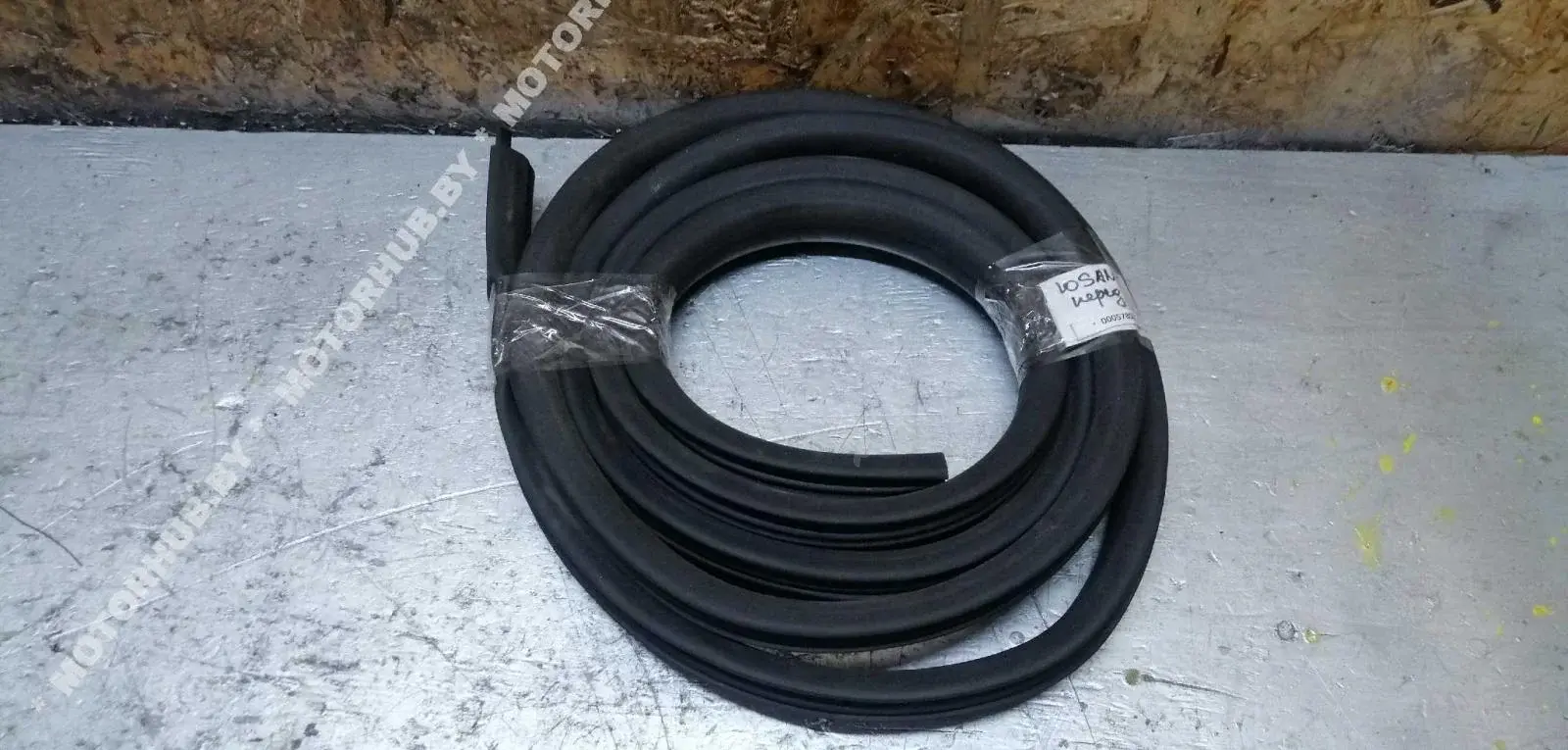 Уплотнитель двери 00057852