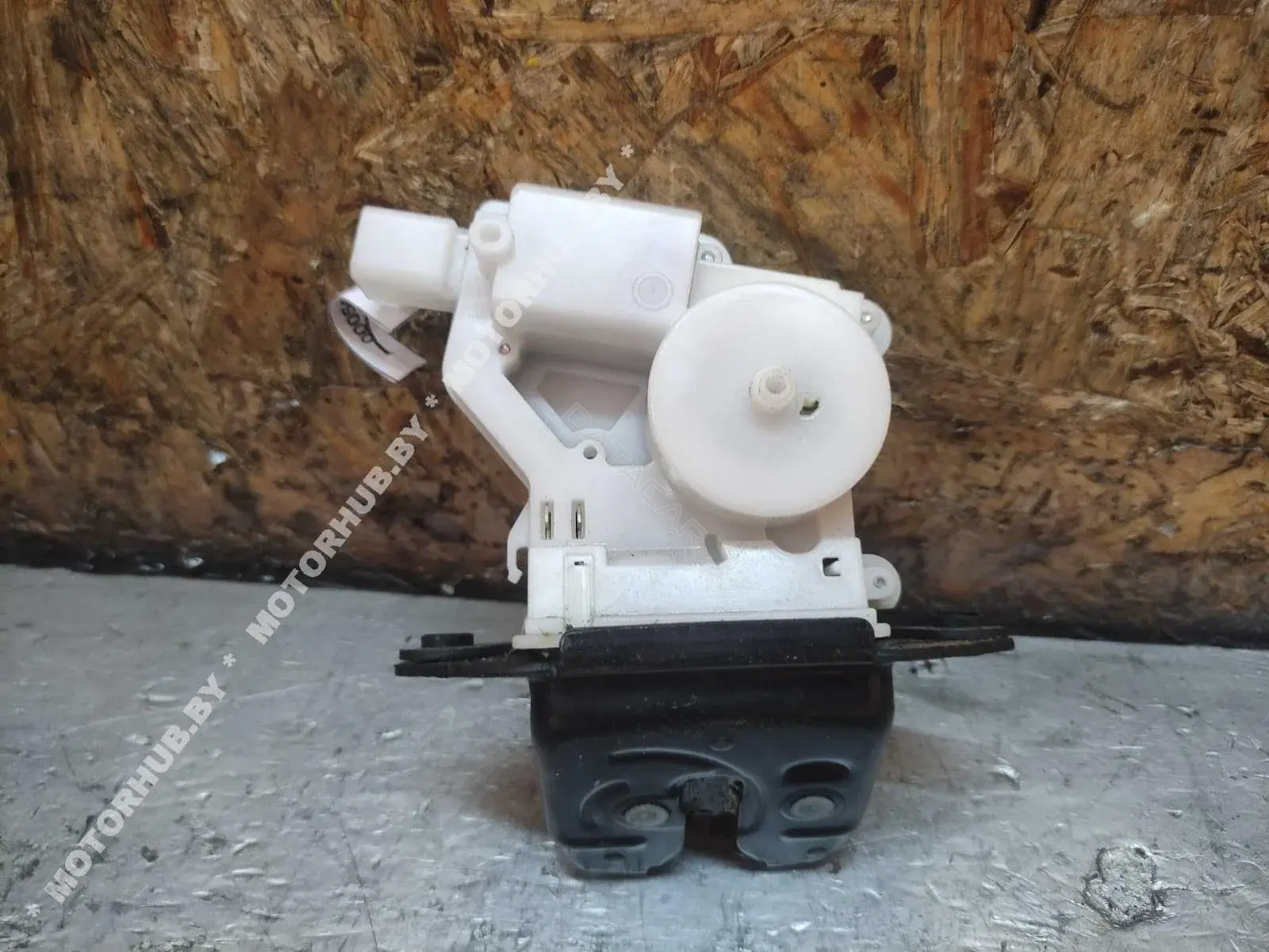 Замок крышки багажника 00056390