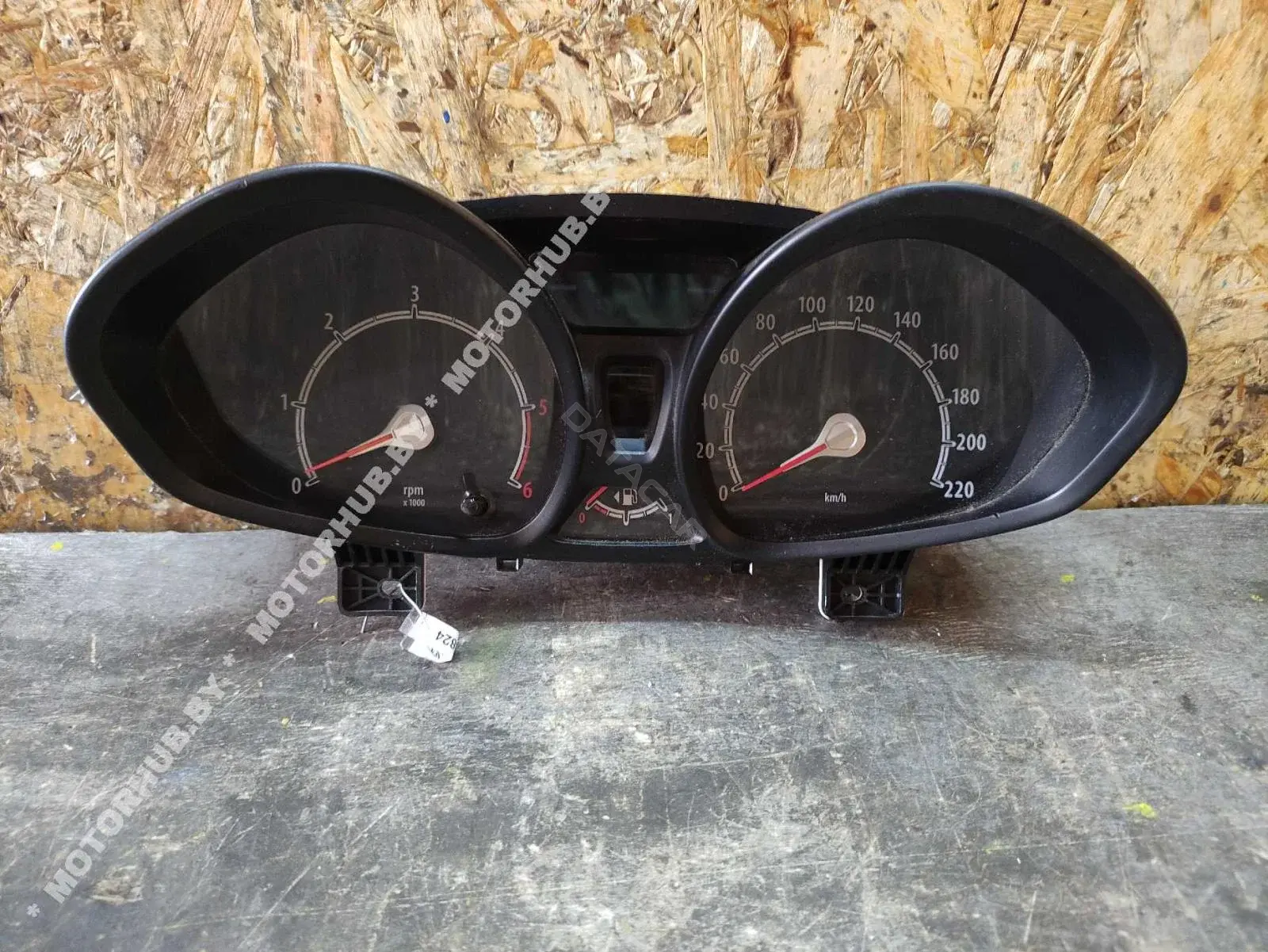 Панель приборов 8A6T10849CE