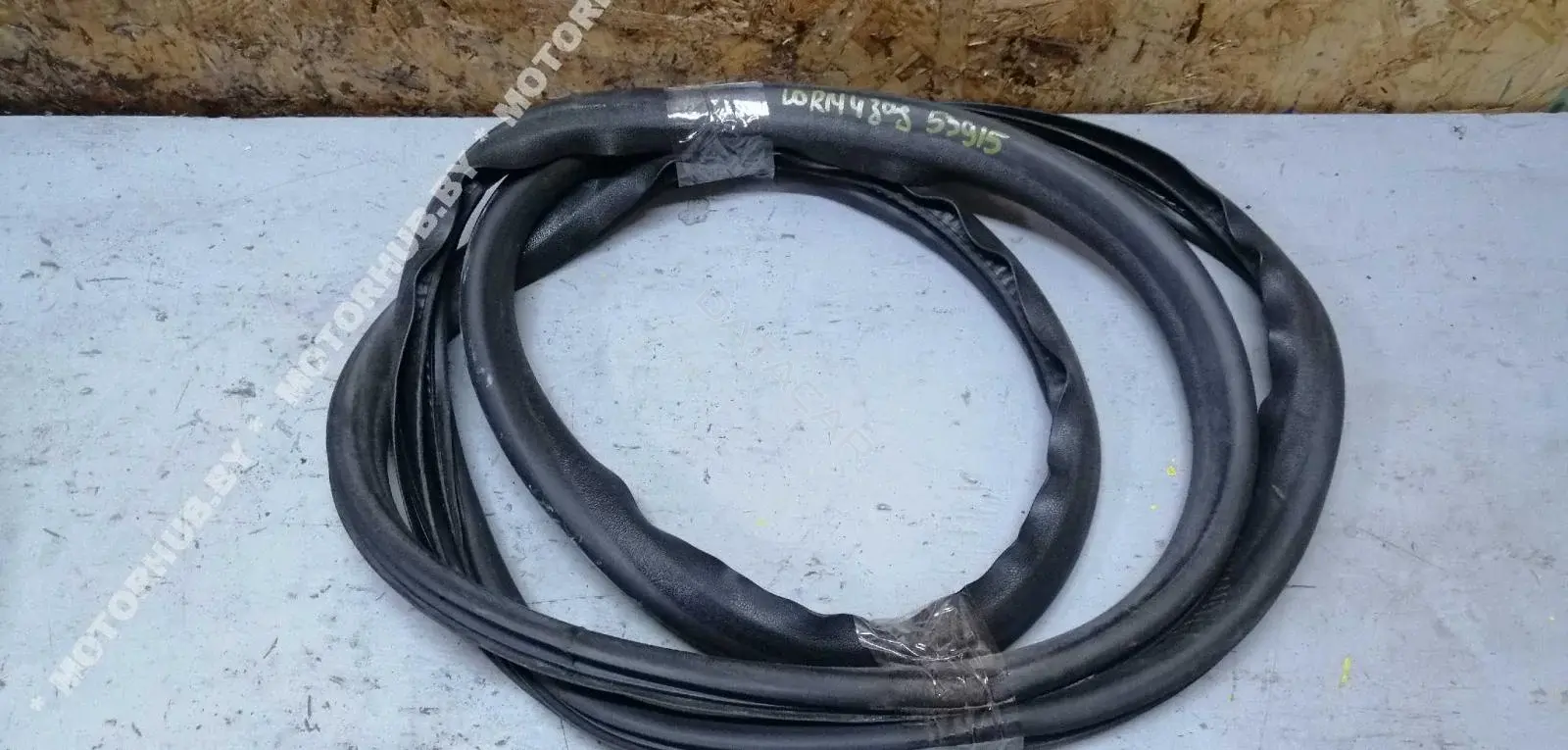 Уплотнитель двери 00053915