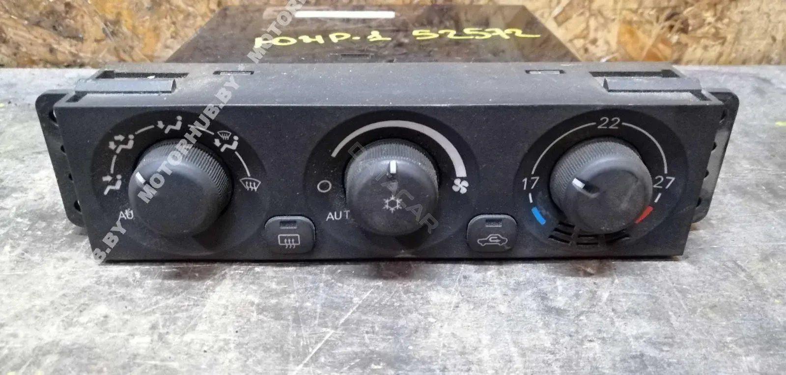 Блок управления климат-контролем MR500646