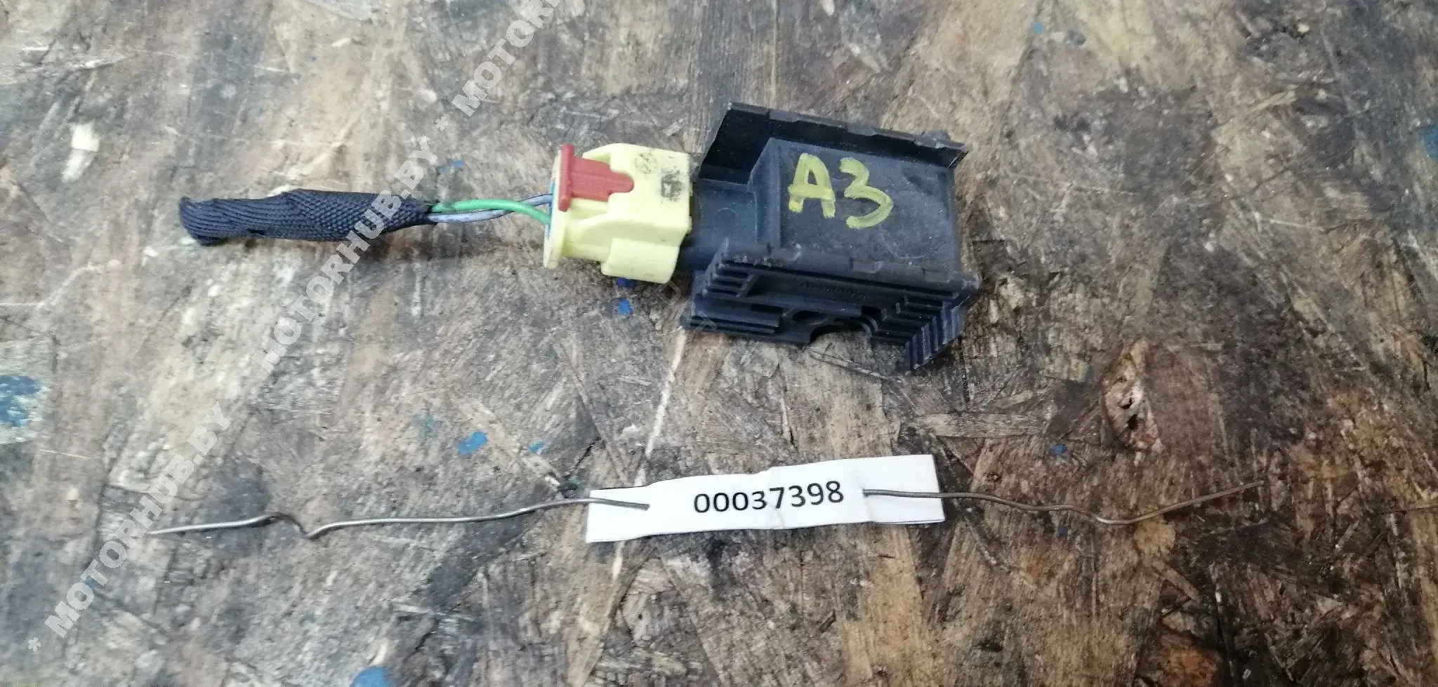 Датчик удара 8V0959109A