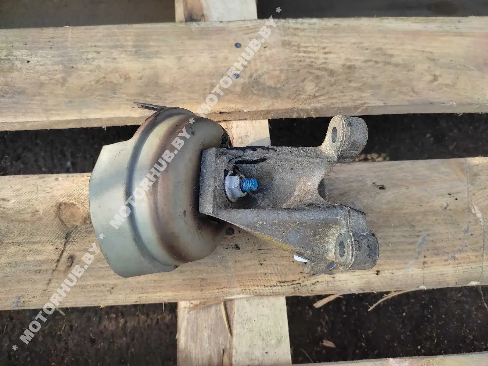 Кронштейн двигателя 4F0199307AA