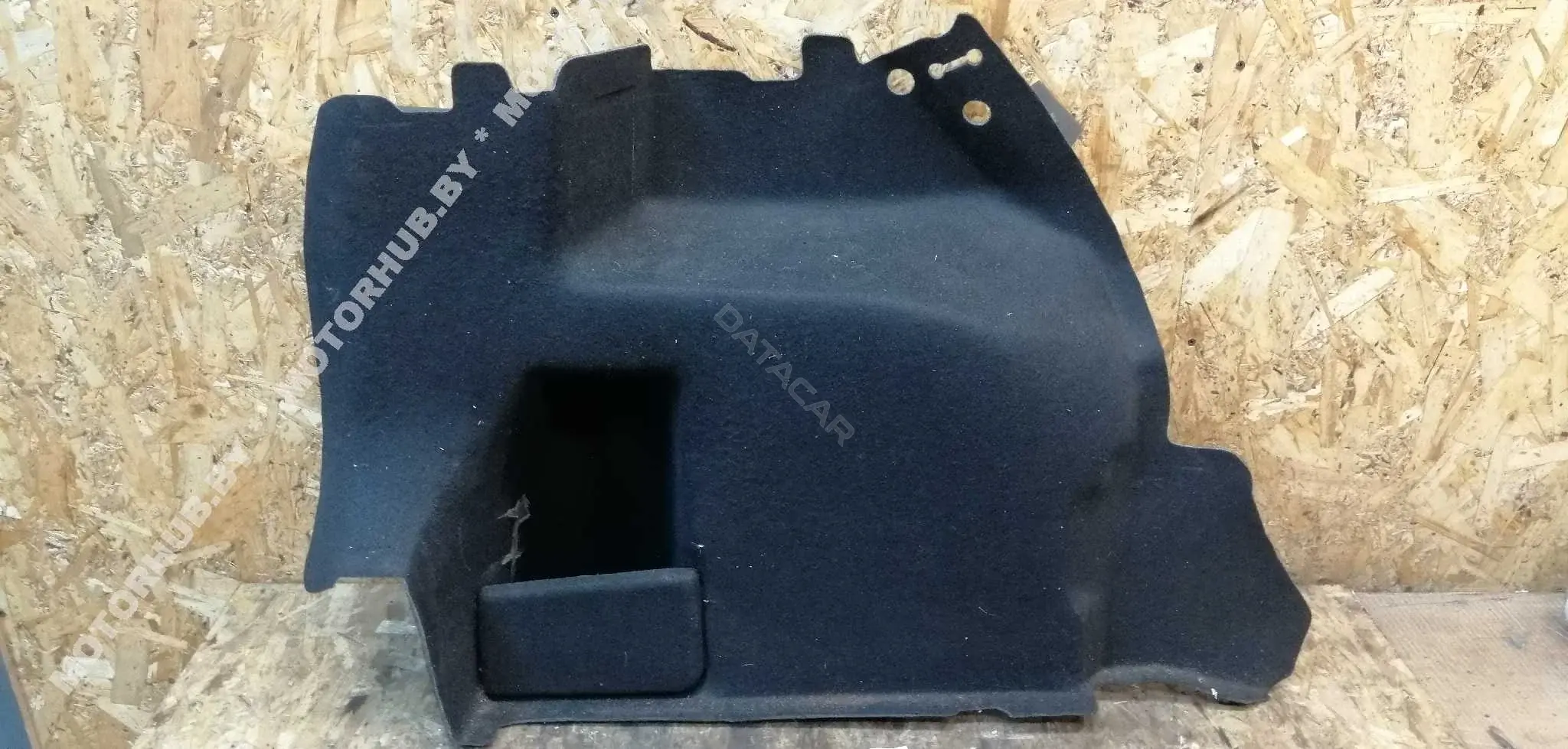 Обшивка багажника AV11R31149AH