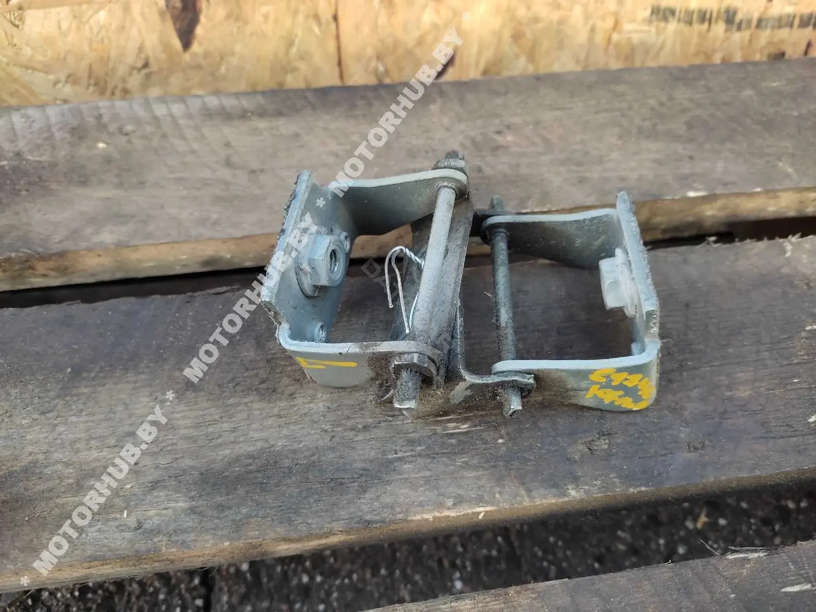 Петля крышки багажника 00029740
