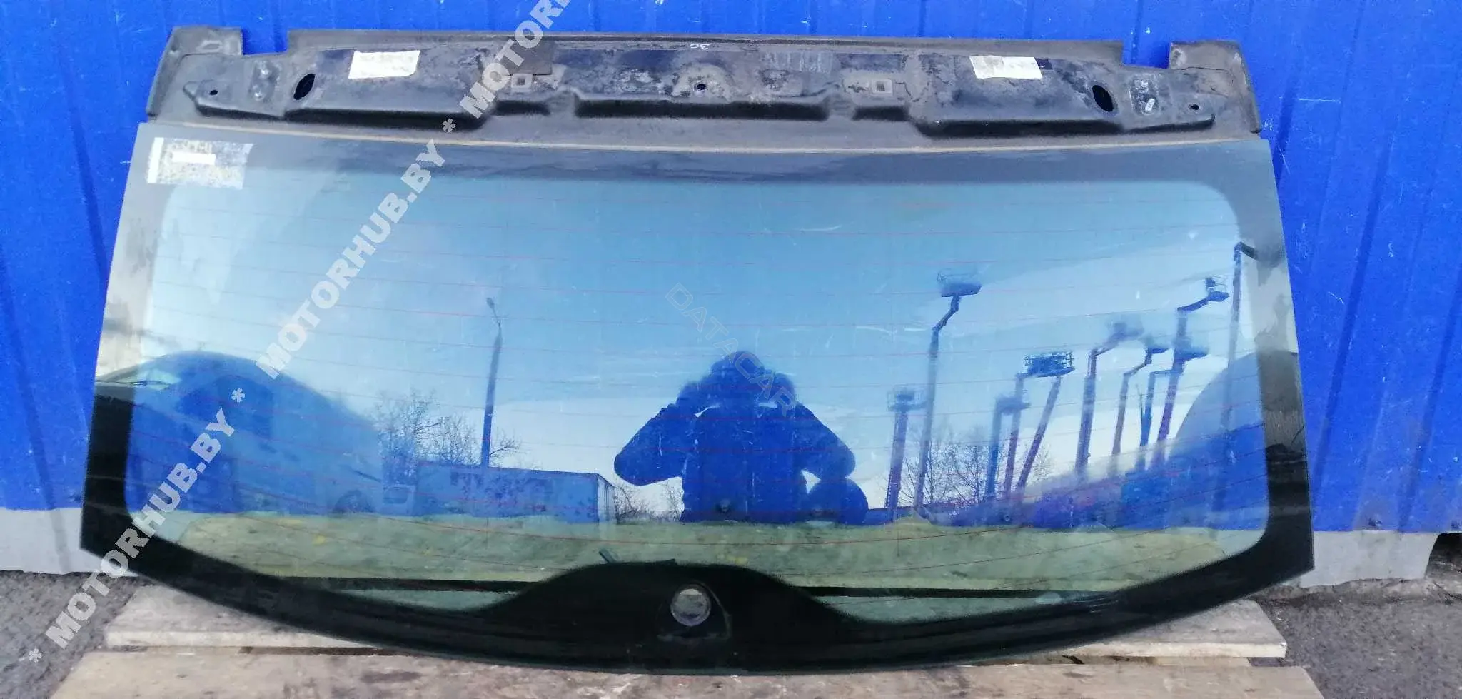 Заднее стекло 00028132