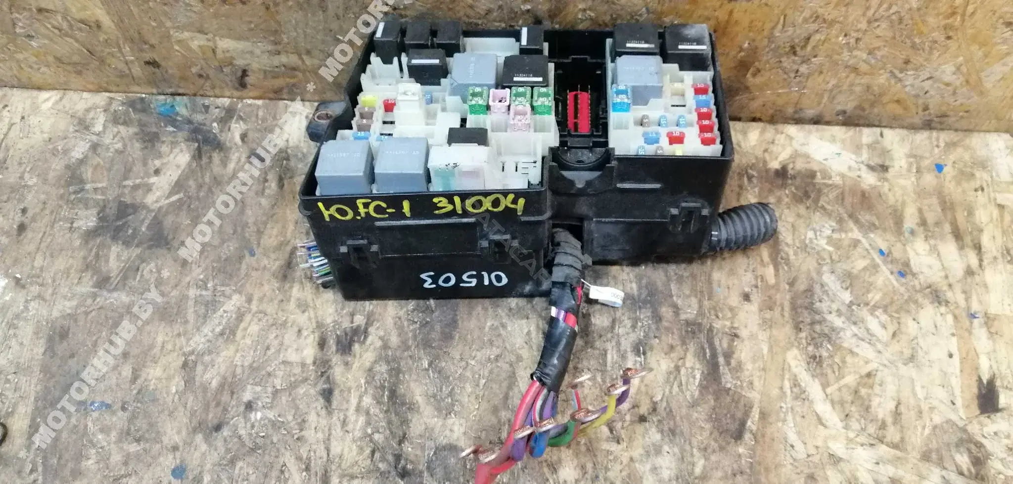 Блок предохранителей AV6TF221050ACA