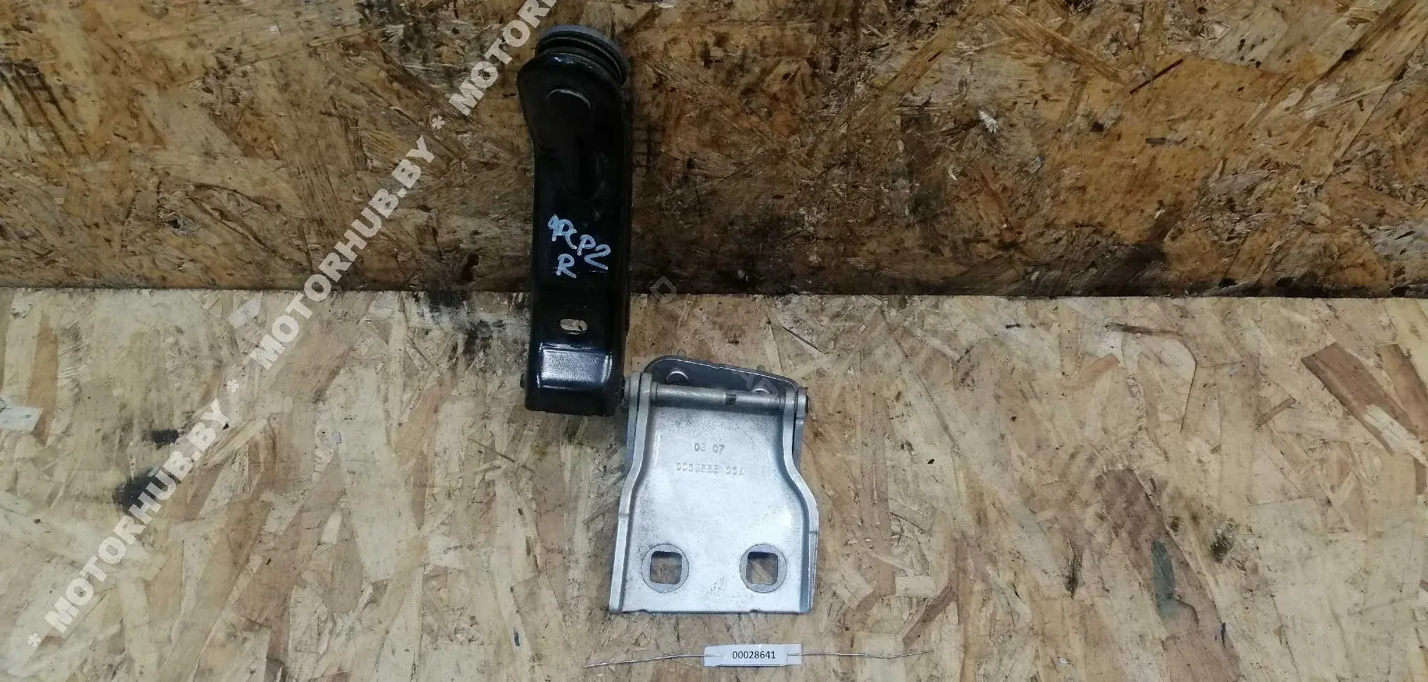Петля крышки багажника 00028641