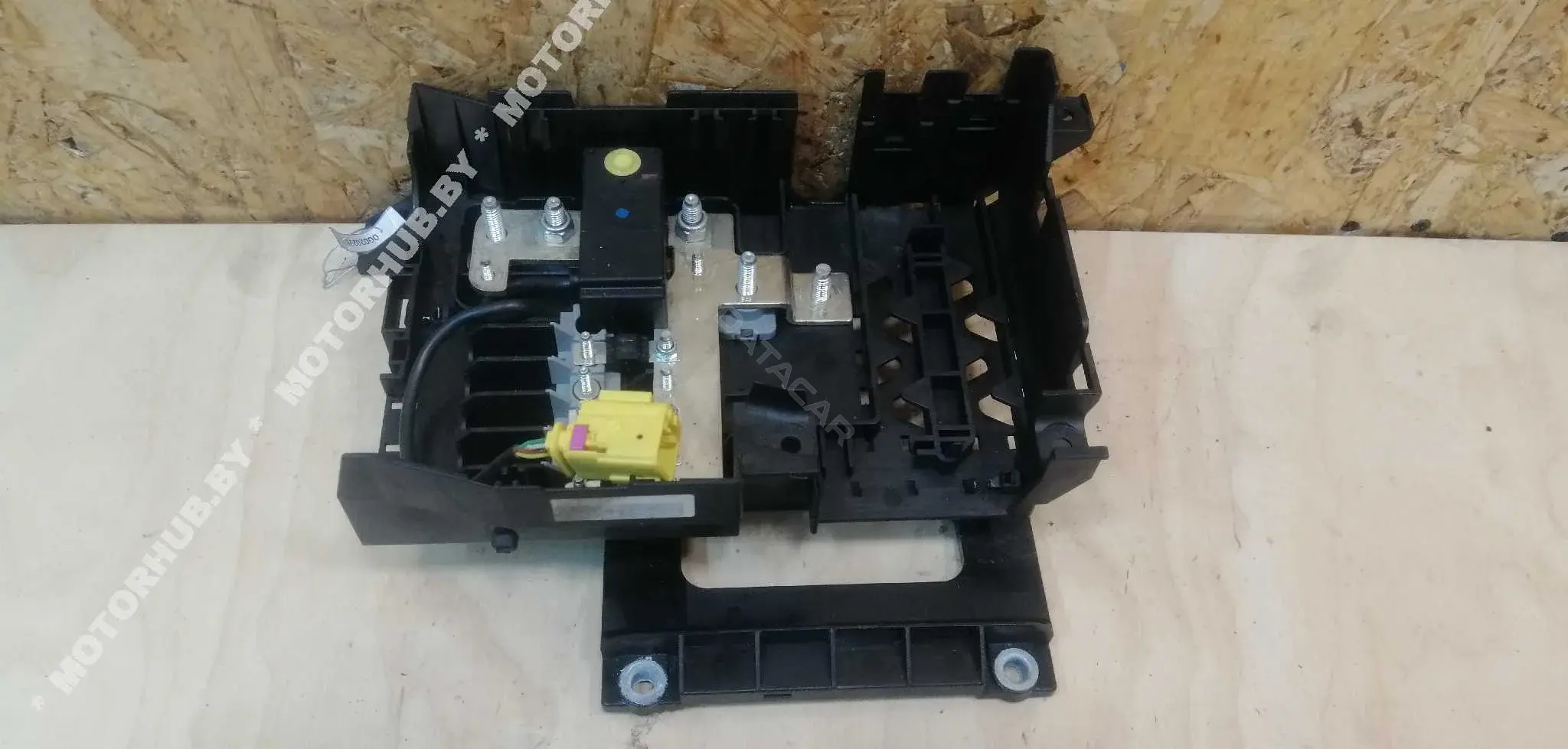 Блок предохранителей 7L0937548