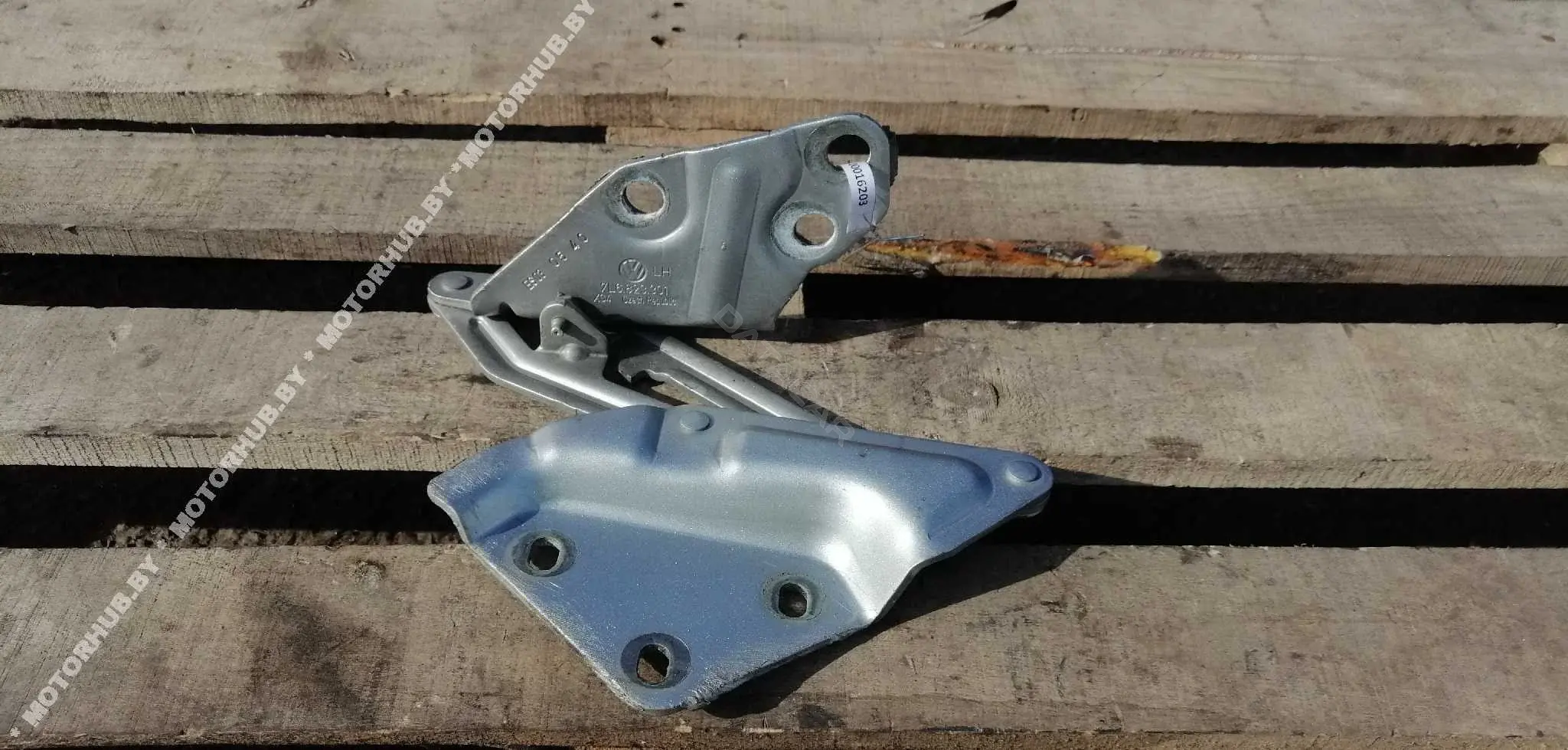 Петля капота 7L6823301
