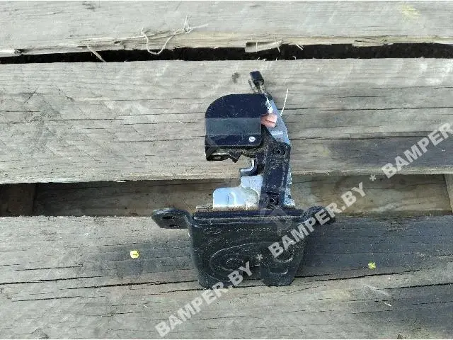 Замок крышки багажника 812302B000