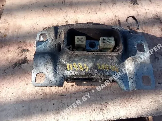 Подушка КПП AV617M121AB