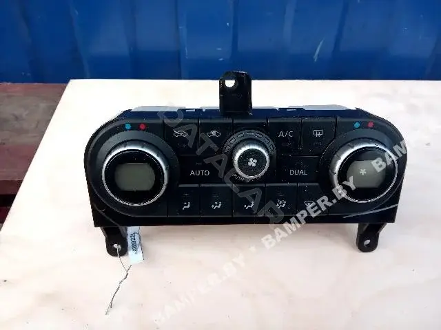 Блок управления климат-контролем 27500JD40B