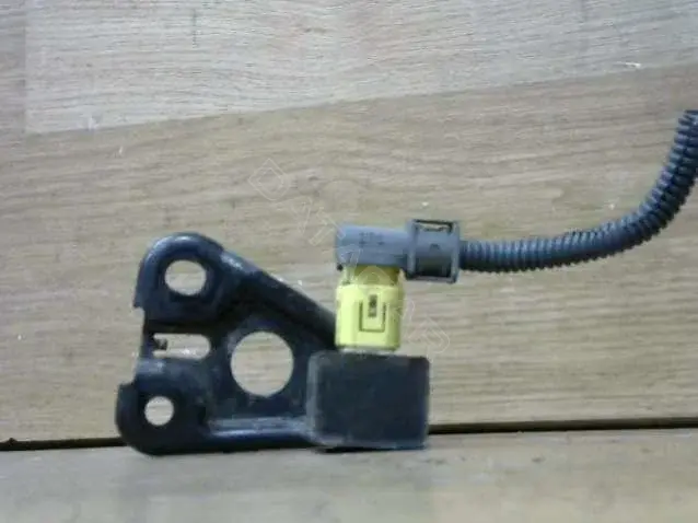 Датчик удара 89173-52040