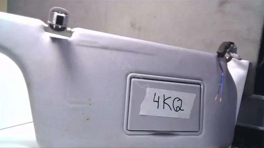Козырек солнцезащитный 4KQ