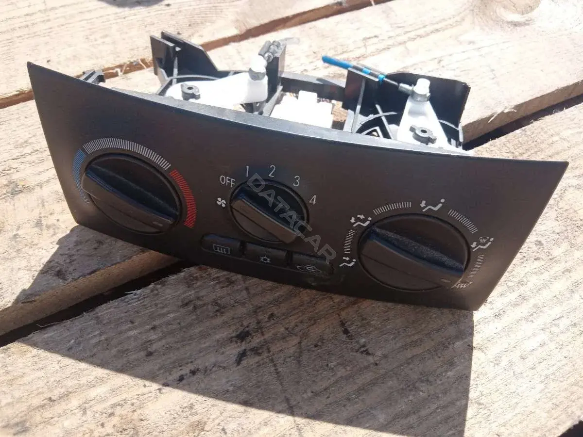 Блок управления климат-контролем MR914556