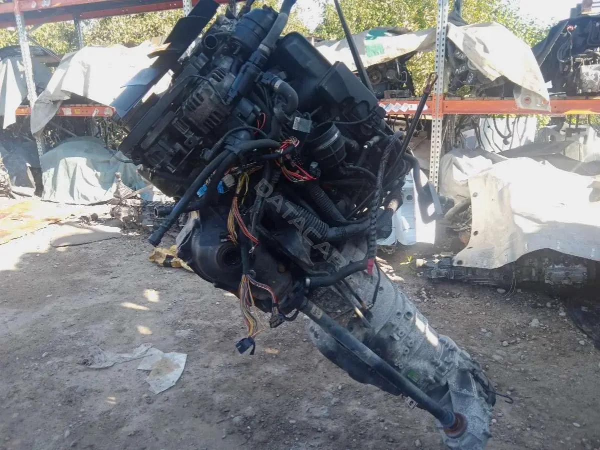 Двигатель в сборе M54