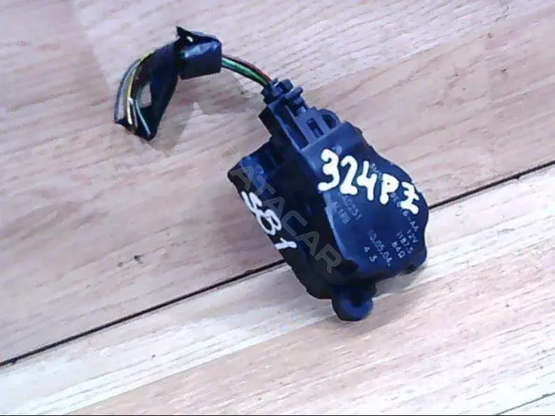 Мотор заслонки печки 3M5H-19E616-AA