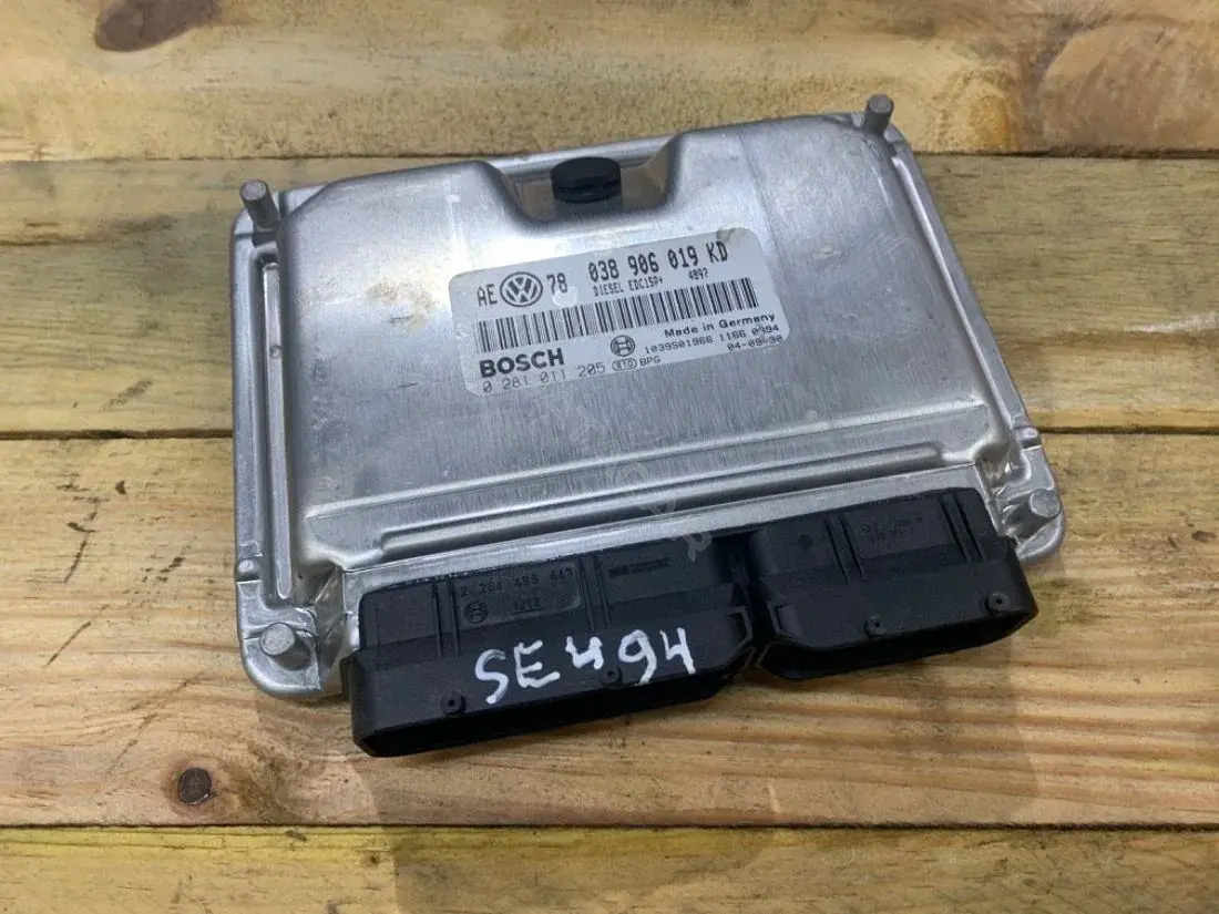 Блок управления двигателем 0281011205, 038906019KD
