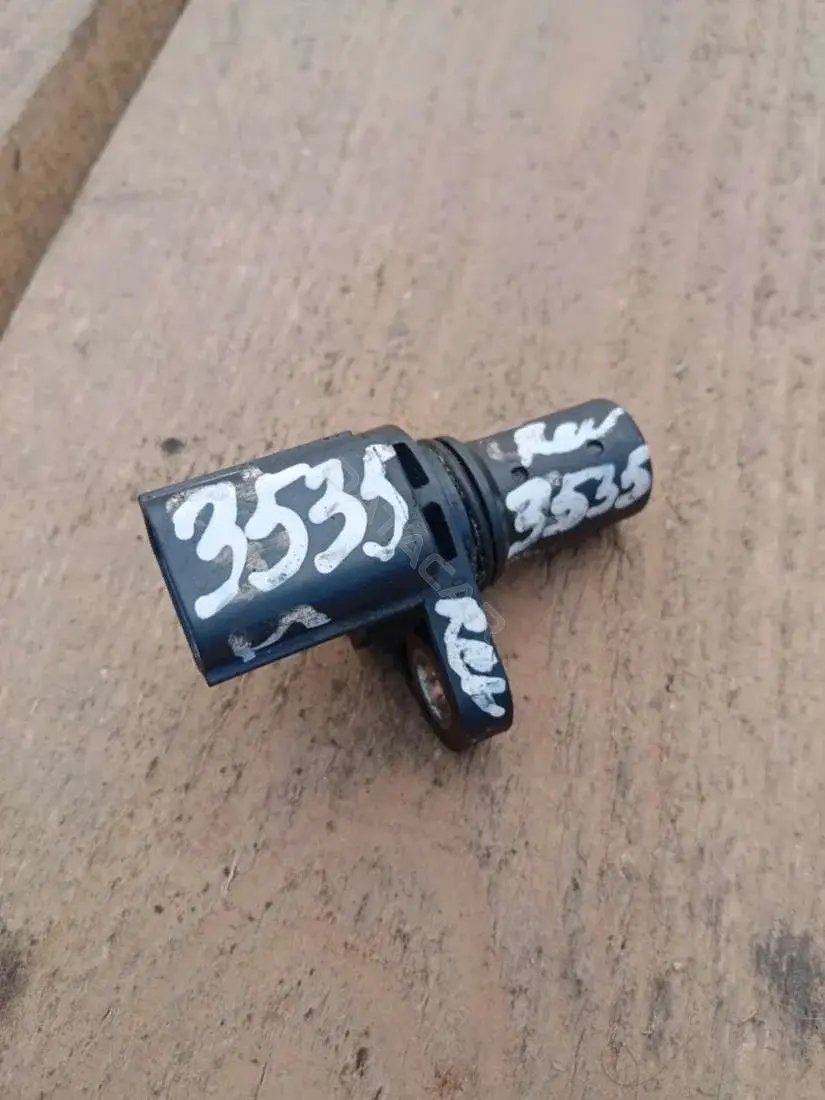 Датчик распредвала MR985041