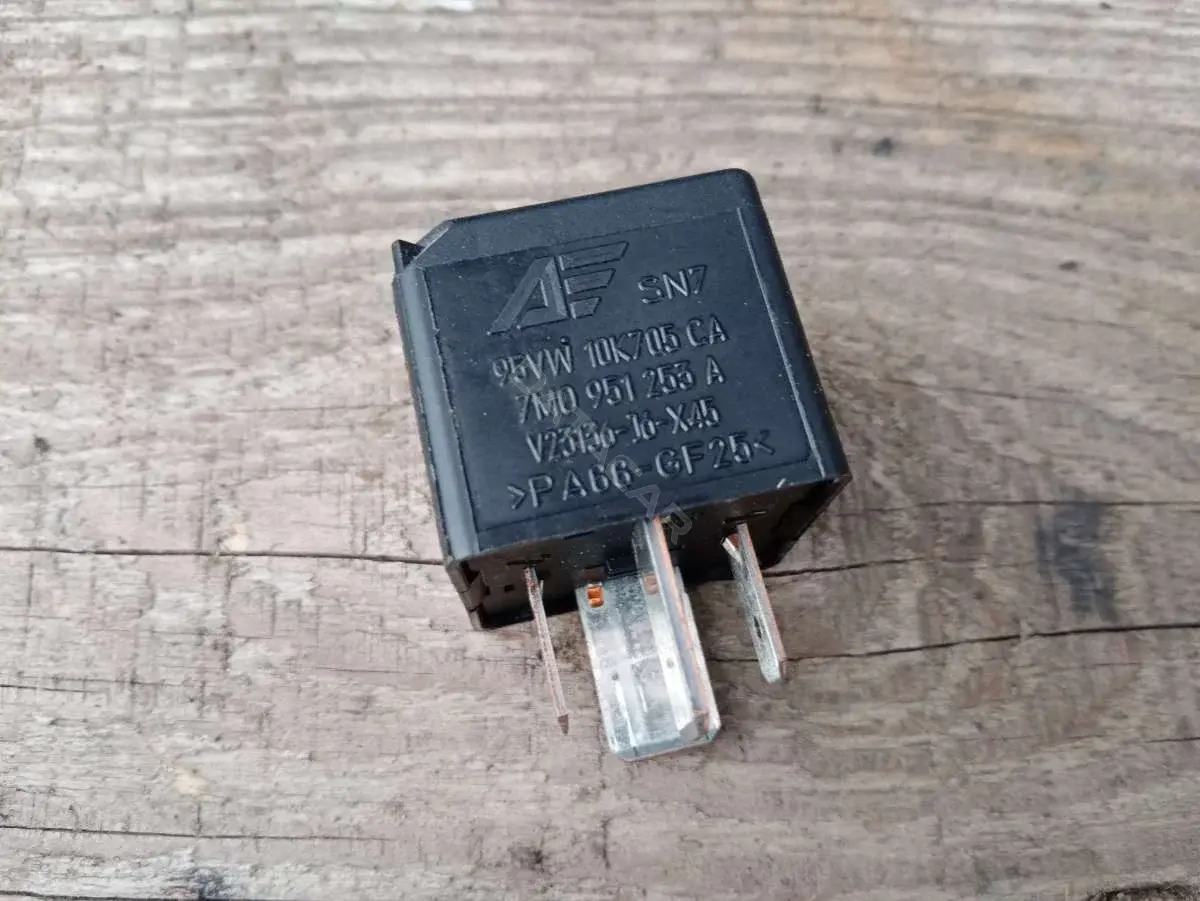 Многофункциональное реле 100, 7M0951253A