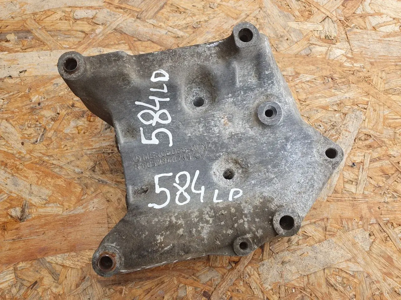 Кронштейн компрессора кондиционера R6052340239