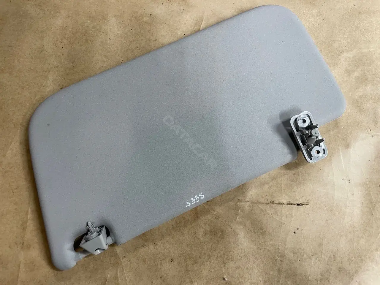 Козырек солнцезащитный 580KQ