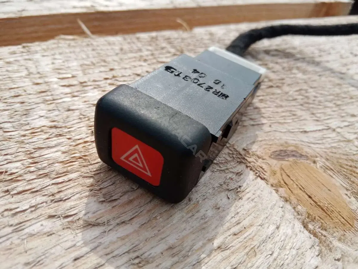 Кнопка аварийки MR270315