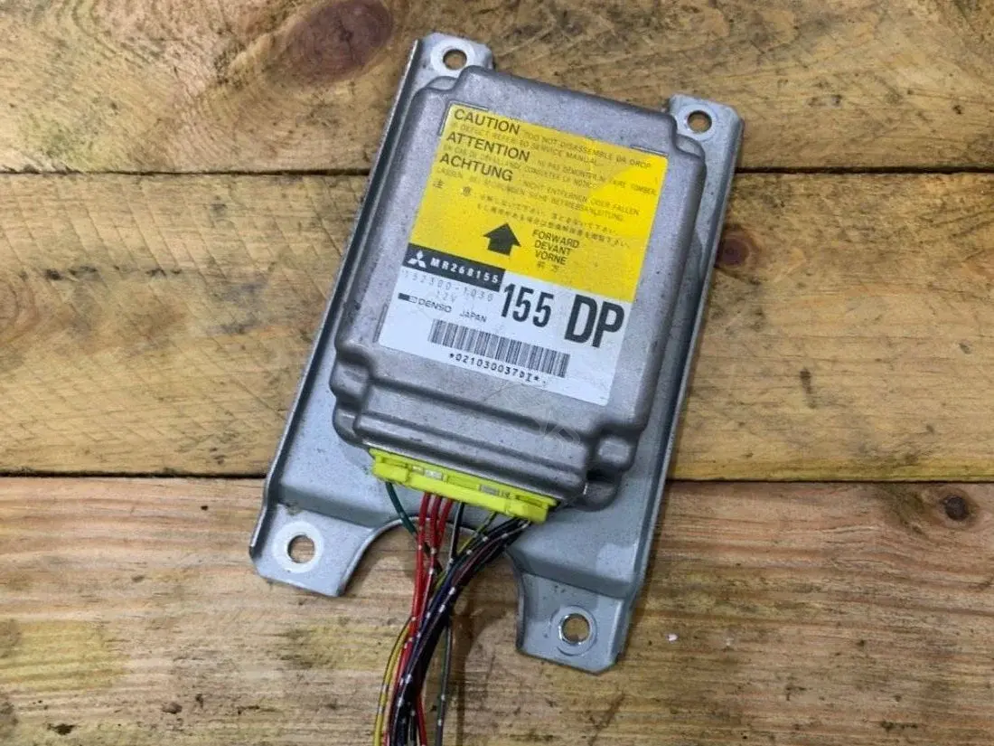 Блок управления подушками безопасности MR268155