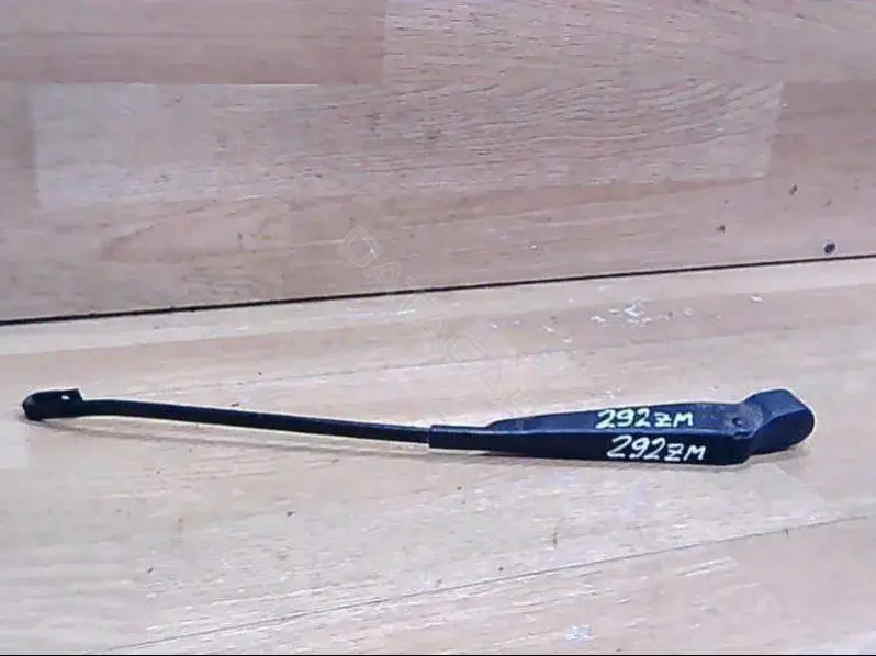 Рычаг стеклоочистителя 91AG17526W2B