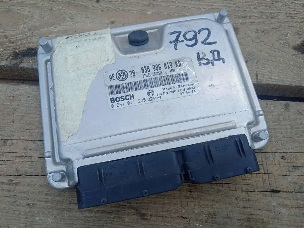 Блок управления двигателем 0281011205, 038906019KD