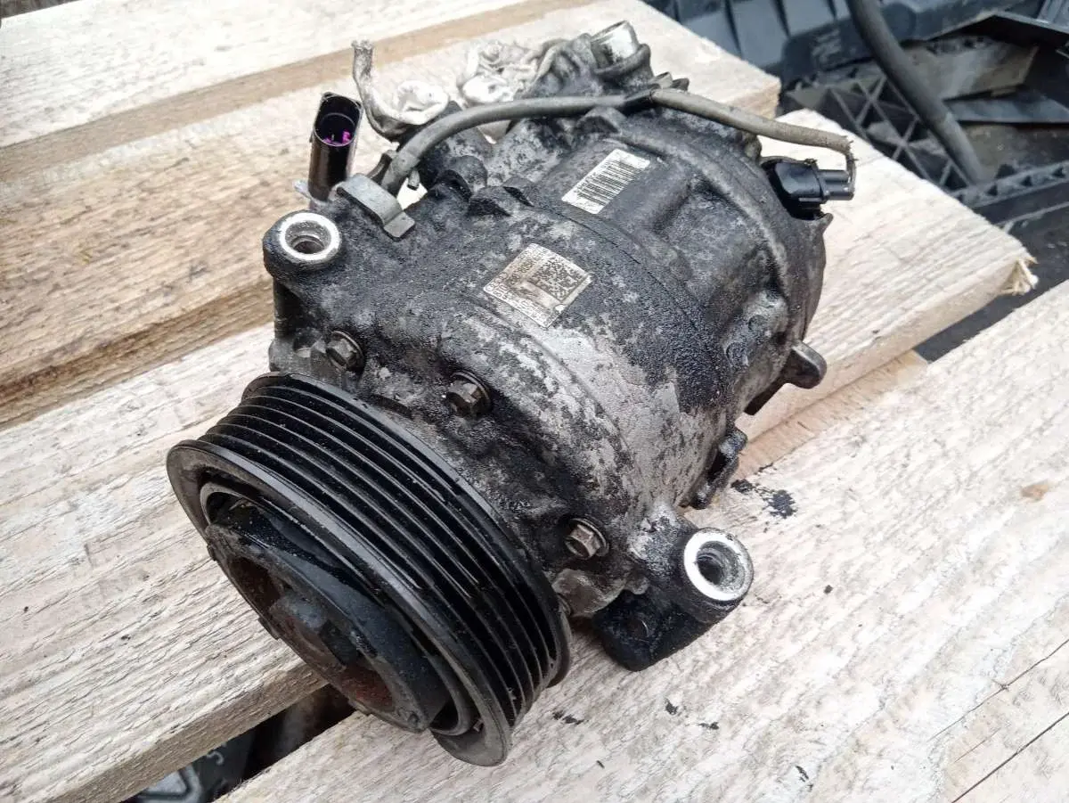 Компрессор кондиционера 8T0260805R