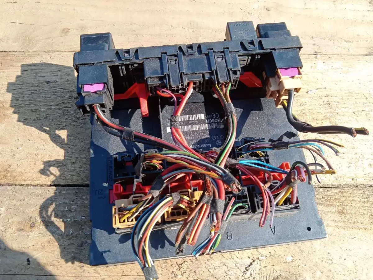 Блок комфорта 3C0937049E
