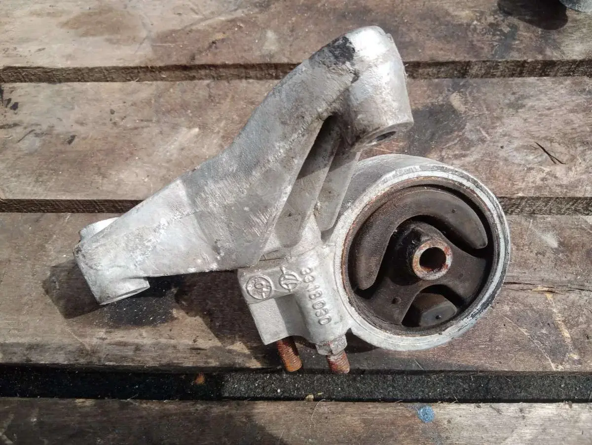 Подушка КПП MR222150