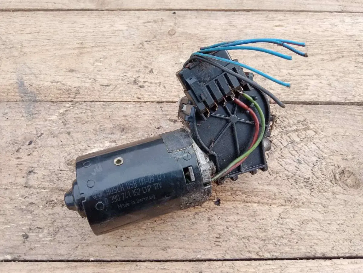 Мотор стеклоочистителя 0390241162