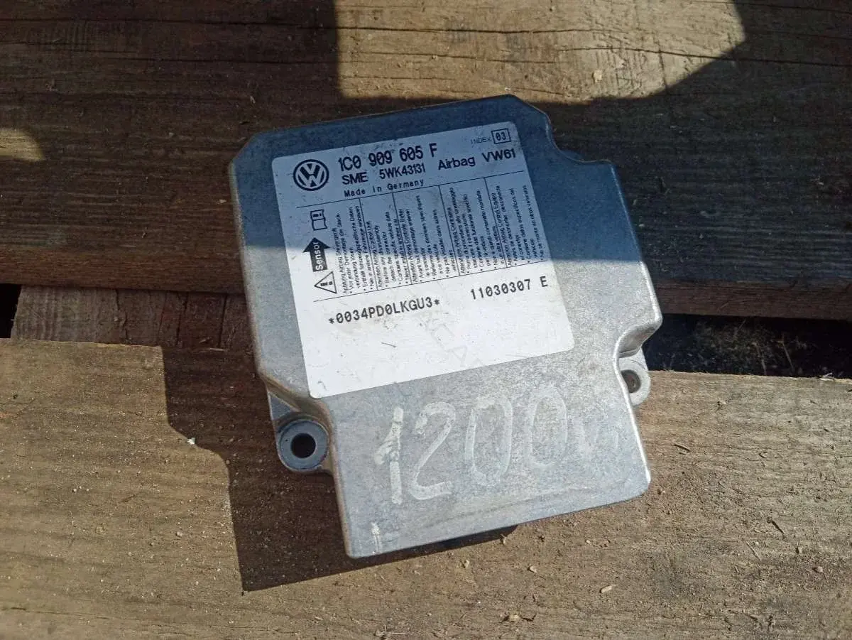 Блок управления подушками безопасности 1C0909605F