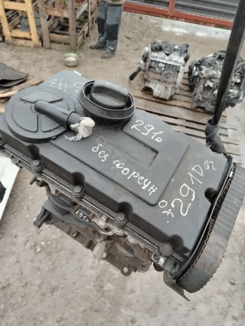 Двигатель в сборе AZV
