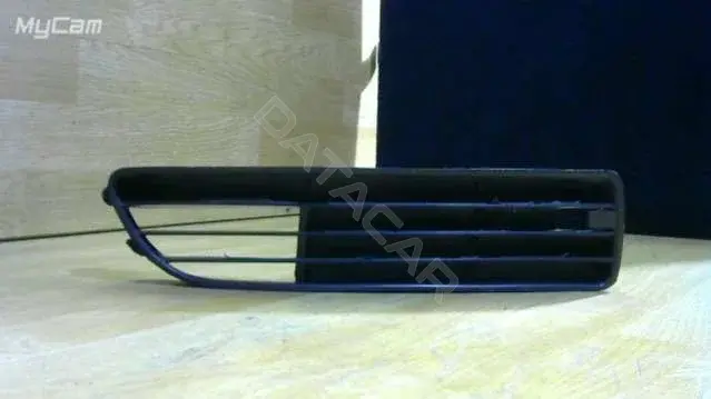 Решетка бампера / заглушка 8D0807346G
