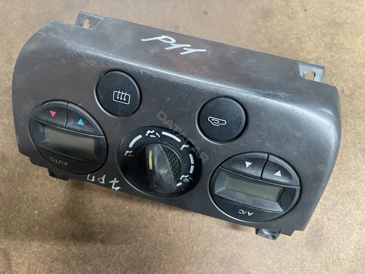 Блок управления климат-контролем 275109F601