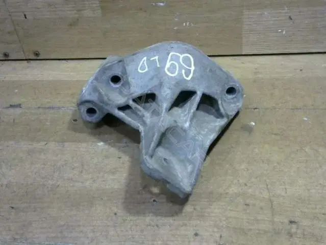 Кронштейн двигателя 90497255