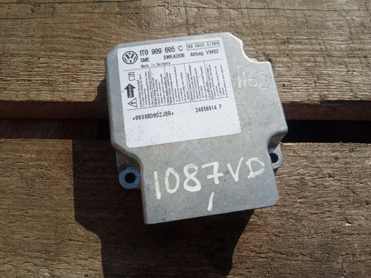 Блок управления подушками безопасности 1T0909605C
