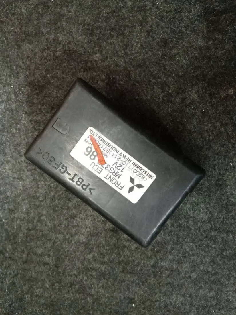 Блок предохранителей MR337786