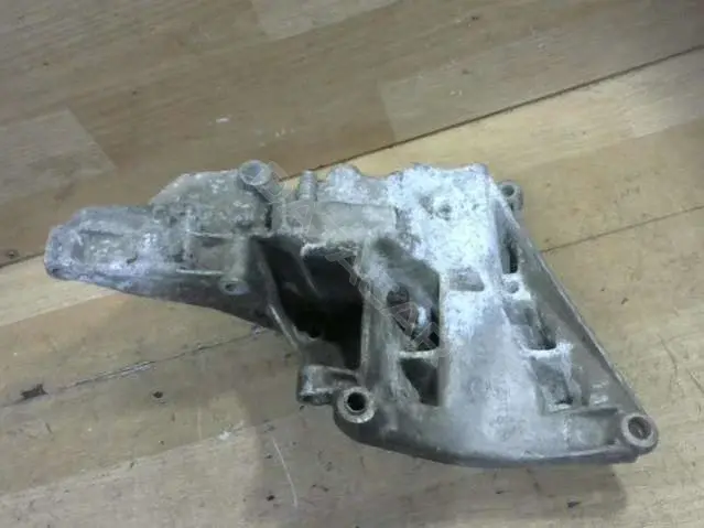 Кронштейн компрессора кондиционера R1112361330