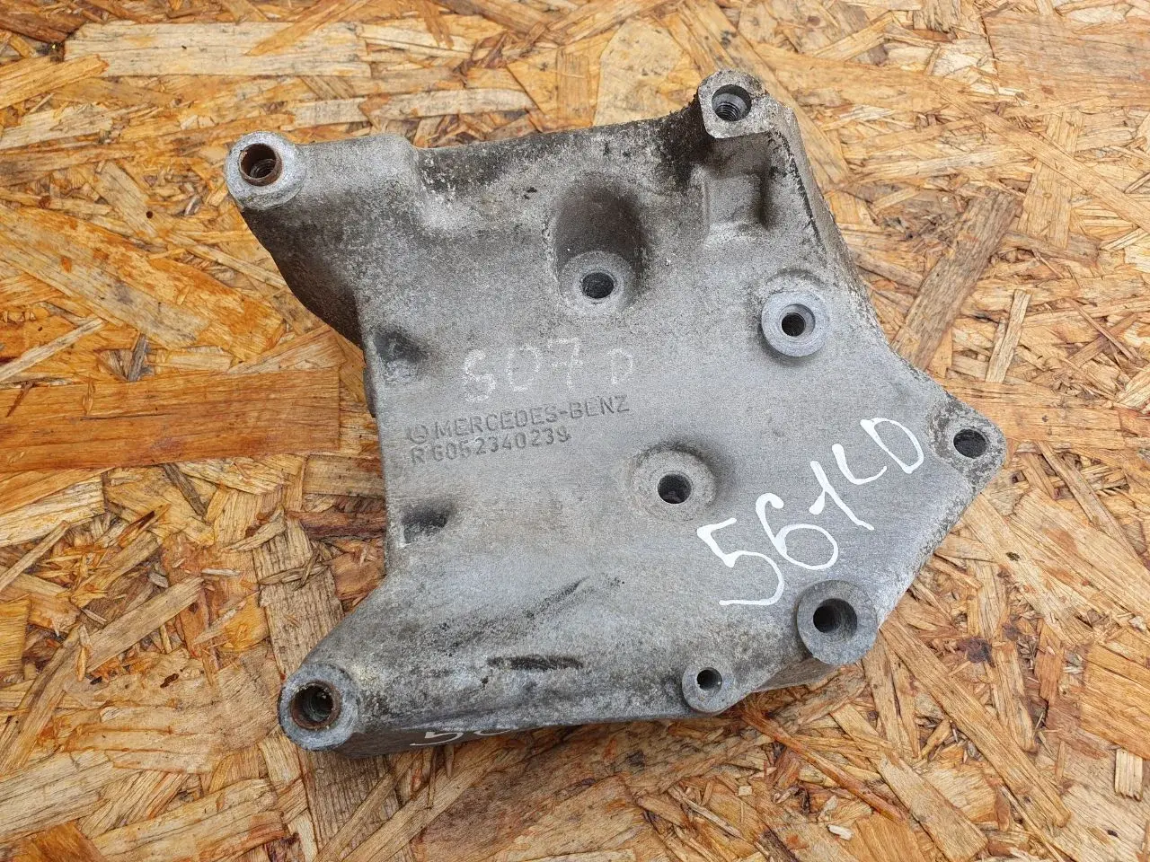 Кронштейн компрессора кондиционера R6052340239