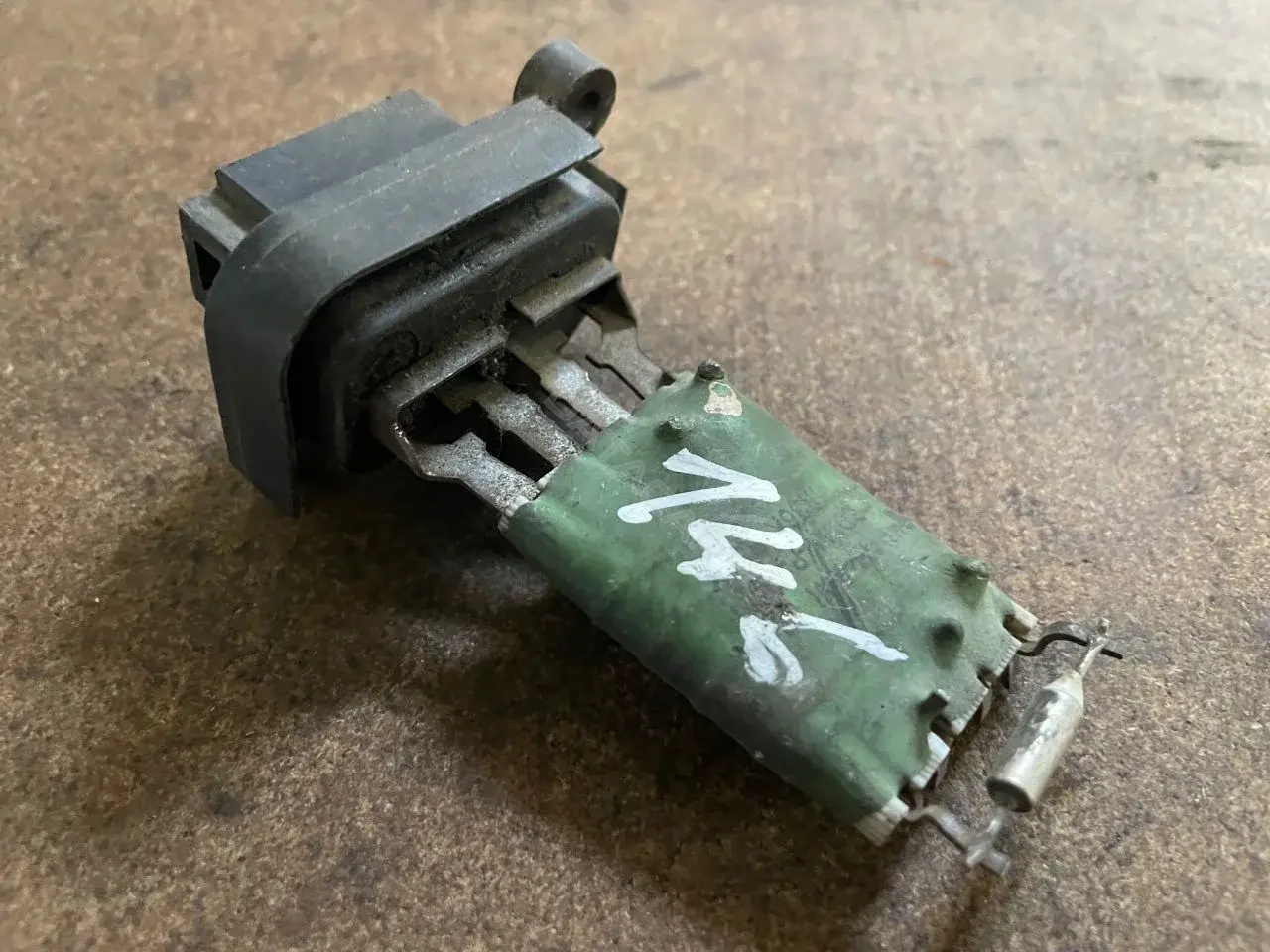Резистор печки 98VW18B647AB